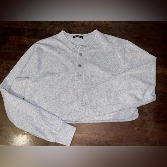 Brandy Melville long sleeve light grey top - Picture 1 of 5